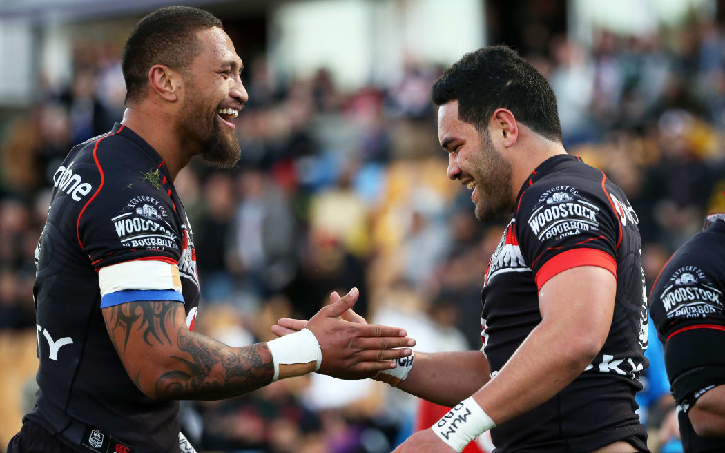 Manu Vatuvei (L) celebrates his assist for Warriors team-mate Konrad Hurrell's try vs Cronulla Sharks at Mt Smart Stadium, Auckland, New Zealand 1 August 2015