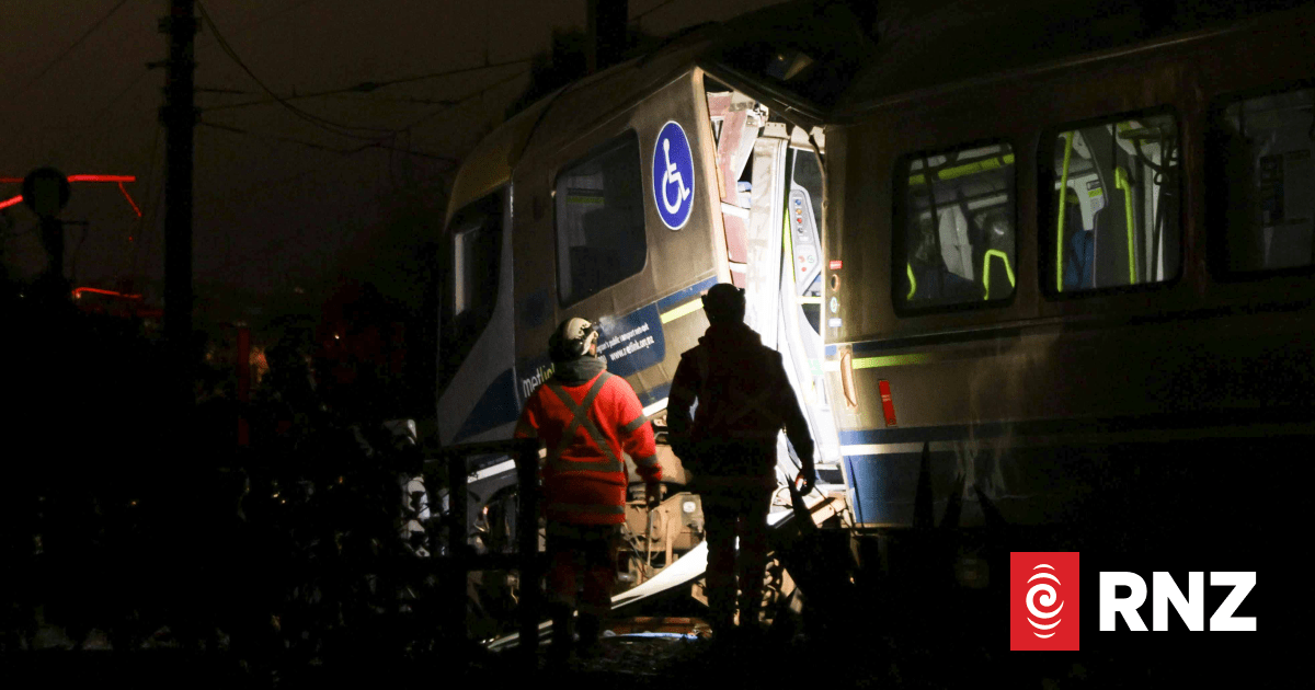Injuries after Wellington train derailment between Box Hill, Khandallah