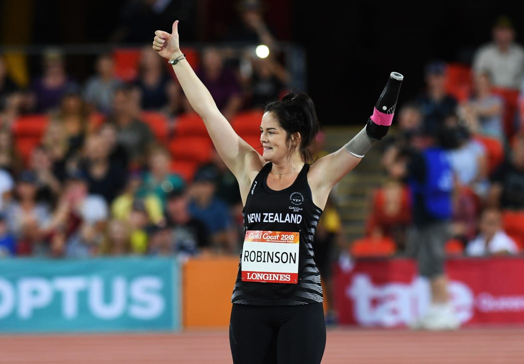 Holly Robinson breaks the world record in the parasport javelin finals