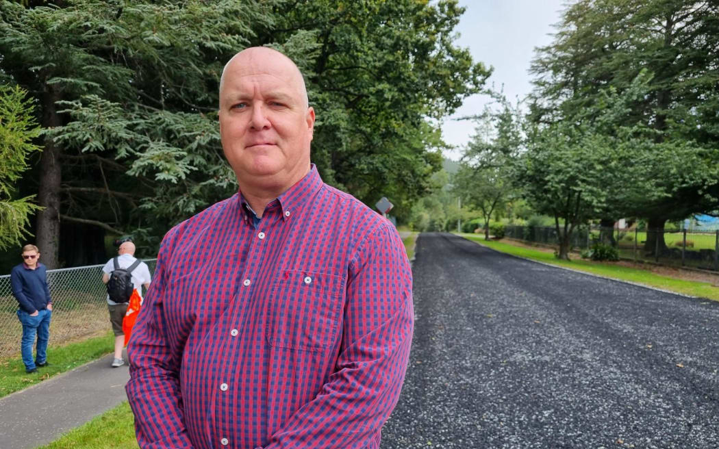 New Zealand's first full rubber road has been laid in Glentunnel, in the Selwyn district.