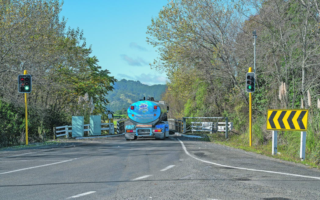 The White Pine Bush entrance to the single lane Pekatahi Bridge, which is controlled by traffic lights.
