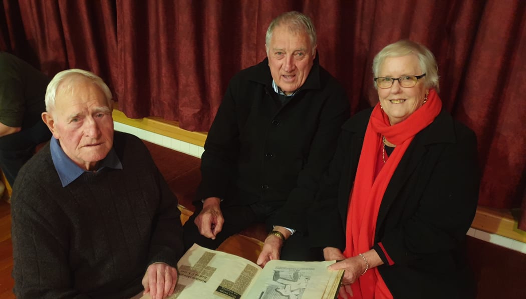 founding member Doug Brunton,life member Selwyn Metcalfe and Dorothy Campbell, widow of former coach Graham Campbell