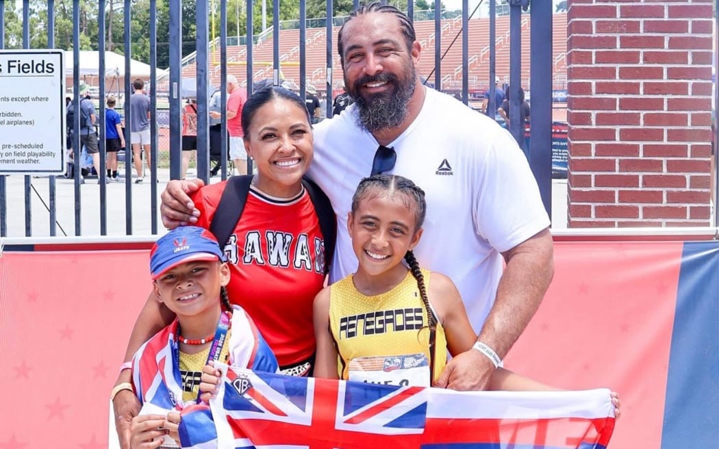 Satele Family in Georgia supporting Bentley.