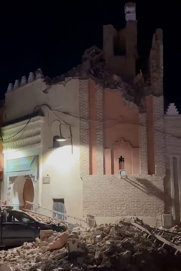 This handout frame grab of video footage courtesy of Michaël Bizet and provided to AFPTV early September 9, 2023 shows a damaged building in Marrakesh, following a 6.8 magnitude earthquake that struck Morocco. Nearly 300 people have died after a powerful earthquake rattled Morocco Friday night, according to a preliminary government count, as terrified residents of Marrakesh reported "unbearable" screams followed the 6.8-magnitude tremor. (Photo by Handout / various sources / AFP) / RESTRICTED TO EDITORIAL USE - MANDATORY CREDIT "AFP PHOTO / Michaël Bizet" - NO MARKETING NO ADVERTISING CAMPAIGNS - DISTRIBUTED AS A SERVICE TO CLIENTS