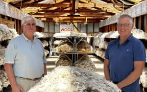 Upper Clutha A&P Society president Martin Peterson and NZ Fine Wool Supreme Fleece judge Craig Smith stand in the Wānaka A&P Show woolshed