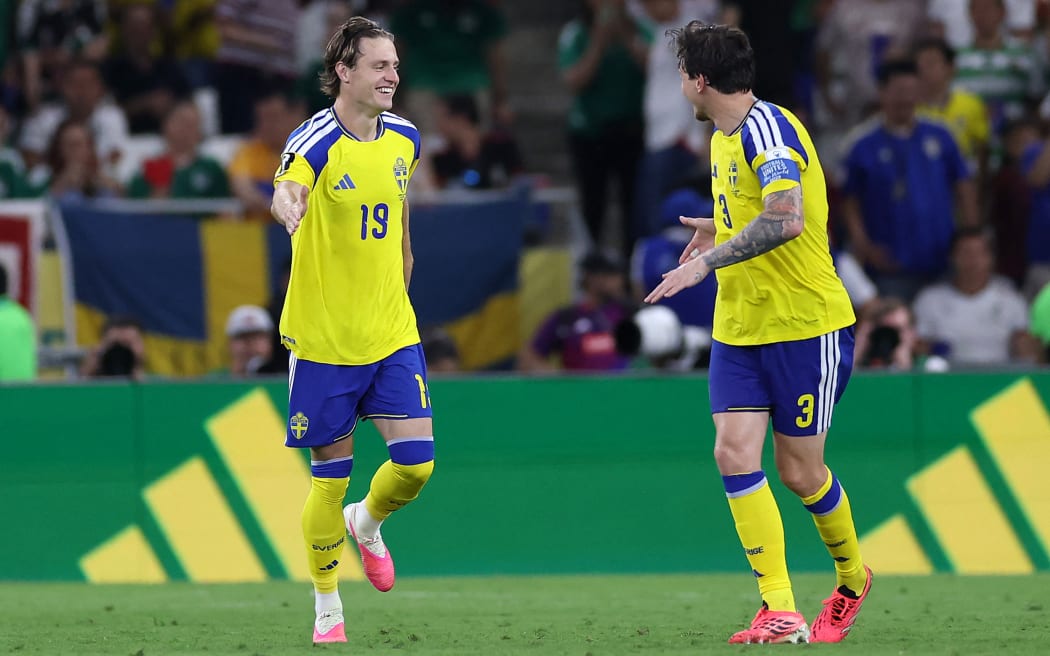 Sweden smash five past Tunisia in World Cup opener | RNZ News