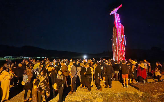 A 10m-tall pou ihi, or wayfinder pou, was revealed at 4am at the Ruapekapeka turnoff on State Highway 1.