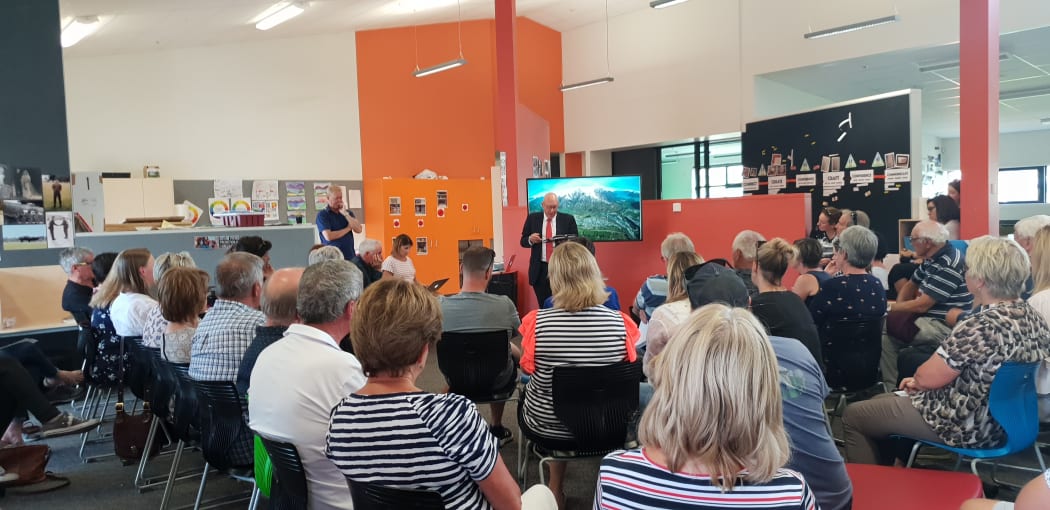 Queenstown Lakes Mayor Jim Boult addresses the crowd about the town's traffic troubles last night at a community meeting.