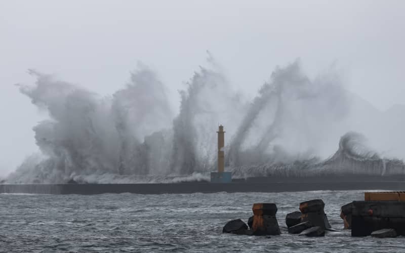 As Typhoon Haikui barrels into Taiwan, thousands are evacuated | RNZ