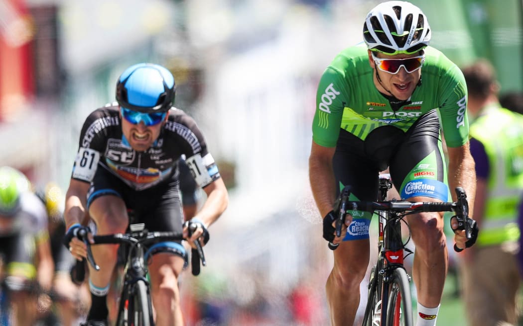 Auckland rider Aaron Gate finishes second on the third stage of the Tour of Ireland.