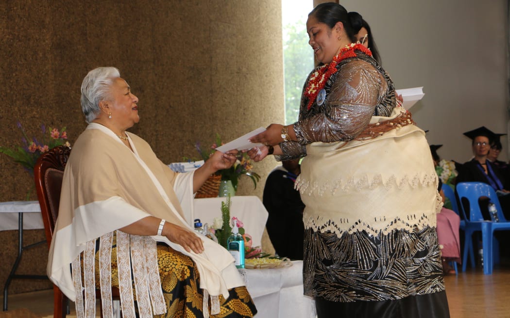 HRH Princess Mele Siu'ilikutapu Kalaniuvalu Fotofili presenting the certificates at NZMA Manukau graduation 2020.