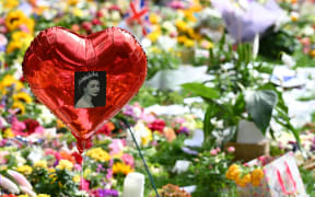 Floral tributes are pictured in Green Park, near Buckingham Palace, in London on September 11, 2022. - Charles III was formally proclaimed Britain's new king by the Accession Council on Saturday in a history-laden ceremony following the death of his mother Queen Elizabeth II.