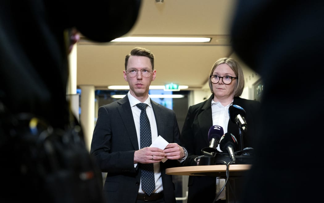Steinkjer 20241105. 
State prosecutors Eli Reberg Nessimo and Rikhard Haugen Lyng (left) during a press conference after the trial against the municipal superintendent in Frosta in Trondelag district court.
Doctor Arne Bye is accused of raping 87 patients in Frosta, where he was a doctor. In addition, he allegedly abused his position for sexual intercourse with 94 women. Bye pleads guilty to three counts of rape and 35 counts of abuse of position.
Photo: Gorm Kallestad / NTB (Photo by GORM KALLESTAD / NTB via AFP)