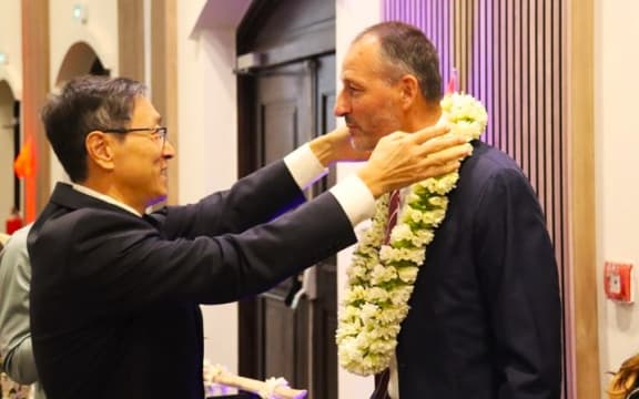 Lixiao Tian, China’s Consul in French Polynesia and French High Commissioner Alexandre Rochatte at a function to celebrate PRC’s anniversary. 20 September 2025 – PHOTO Haut-Commissariat en Polynésie française