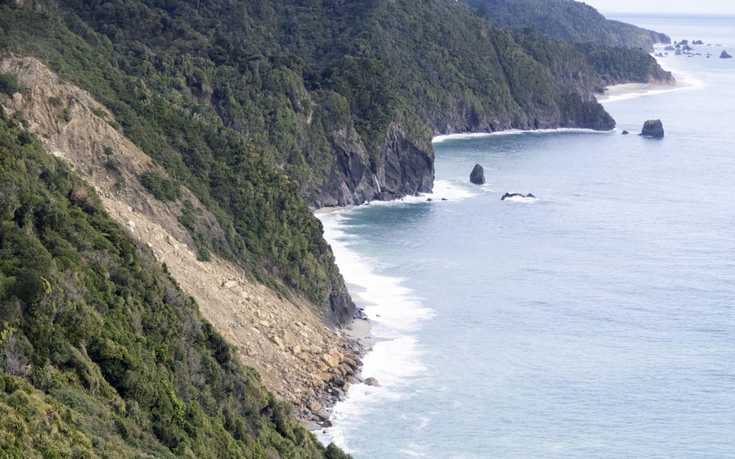Andrew Dempster/SINGLE USE ONLY
The massive slip just south of Knights Point, looking south towards Haast. State Highway 6 is just out of view at the top of the slip.