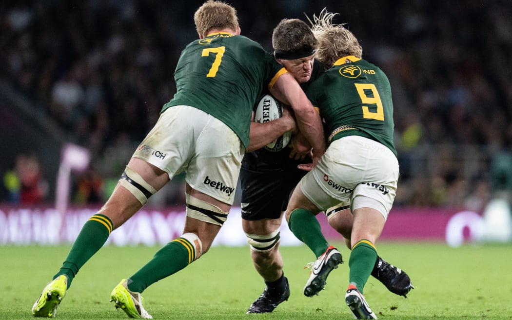 Scott Barrett is tackled by Springboks Pieter-Steph du Toit and Faf de Klerk
