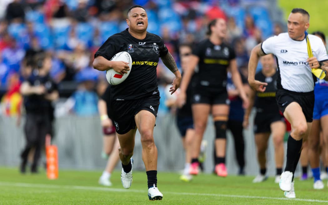 Kiwi Ferns Mele Hufanga on her way to the match winning try - Paciﬁc Championships rugby league test between New Zealand Kiwi Ferns v Fetu Samoa at Go Media Stadium.