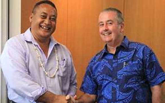 Ulu-o-Tokelau Siopili Perez and David Nicholson.