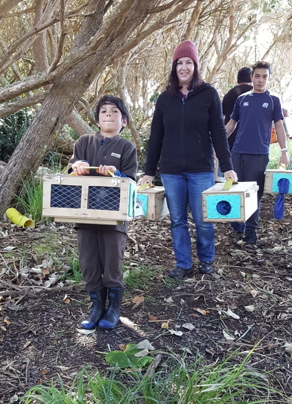 Davis whanau carrying boxes