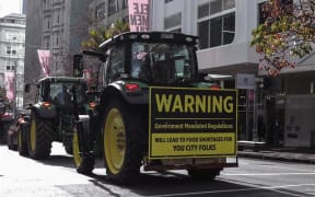 Tractors on Queen St Auckland in the farmers' protest