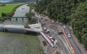 Aerial view of the new bridge and roundabout under construction on State Highway 10, plus the old one-lane bridge over the Kāeo River. Photo: NZTA Waka Kotahi