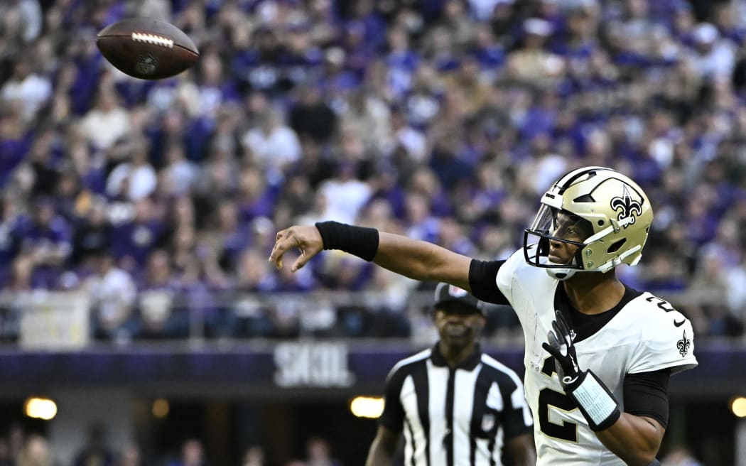MINNEAPOLIS, MINNESOTA - NOVEMBER 12: Jameis Winston #2 of the New Orleans Saints throws a touchdown pass against the Minnesota Vikings during the fourth quarter at U.S. Bank Stadium.