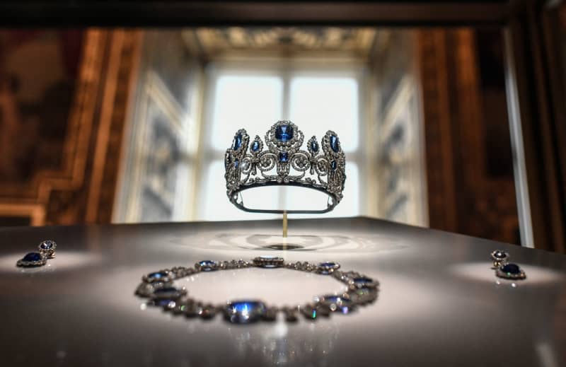 (FILES) This photograph shows the "parure de la reine Marie-Amelie et de la Reine Hortense" (set of jewelry of Queen Marie-Amelie and Queen Hortense) displayed at Apollon's Gallery on January 14, 2020 at the Louvre museum in Paris after the reopening of the Gallery following ten months of renovations.