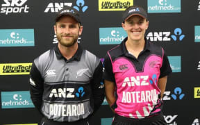 Black Caps captain Kane Williamson and White Ferns captain Amy Satterthwaite don their Aotearoa shirts.