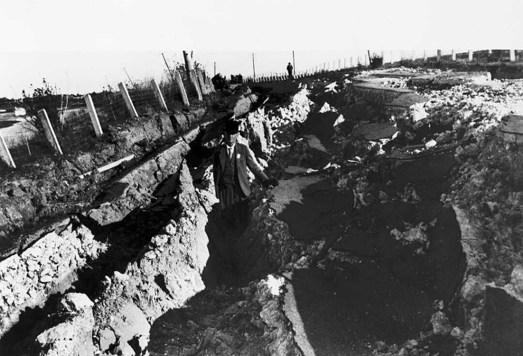 Main Road, Napier, damaged by the 1931 Hawke's Bay earthquake. Ref: 1/2-135774-F. Alexander Turnbull Library, Wellington, New Zealand. /records/22803739