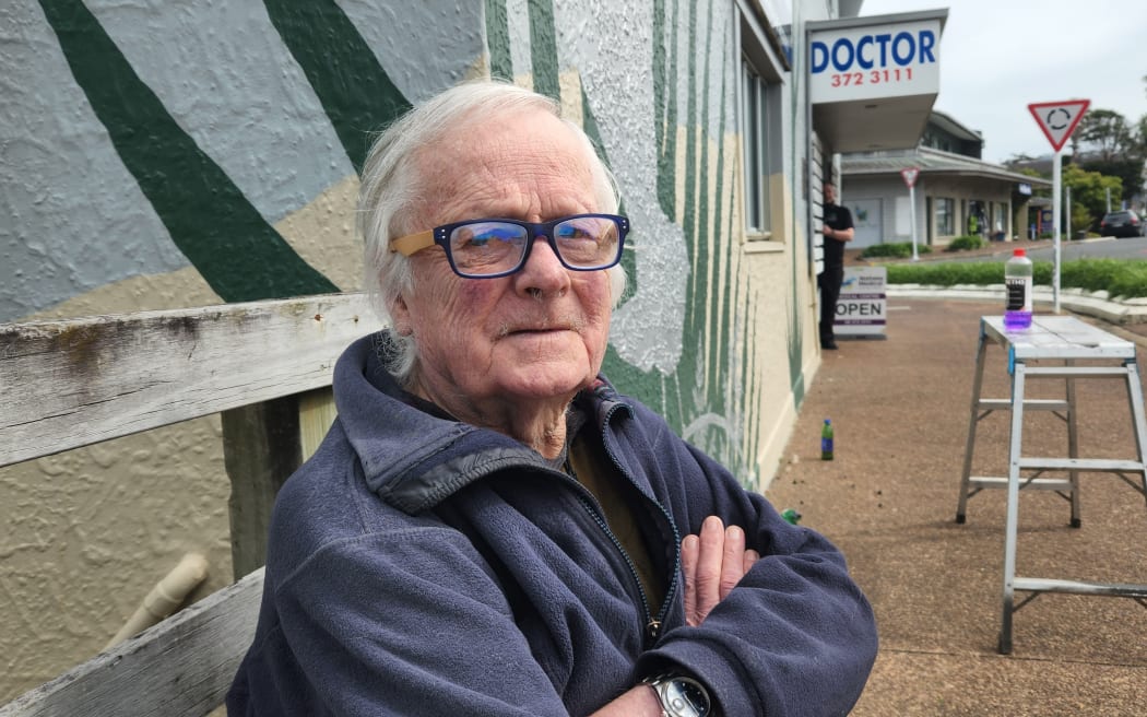 Seventy-five-year-old Ian Bode is waiting for heart surgery, and is concerned for spending his post-surgery recovery on Waiheke if it doesn't have an after hours urgent care.