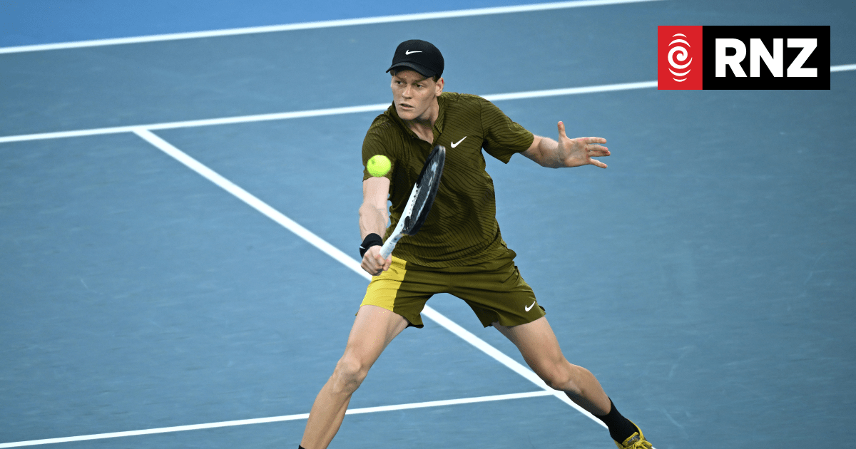 Jannick Sinner powers to Australian Open quarter-finals