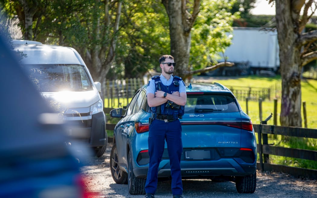 Search for body of third child after deadly Sanson fire | RNZ News