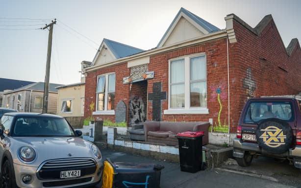 Backroads to the Beehive: Protests, parties and politics in Dunedin's ...
