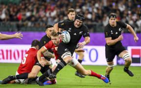 New Zealand's flanker Matt Todd (C) breaks a tackle during the Japan 2019 Rugby World Cup Pool B match between New Zealand and Canada at the Oita Stadium.