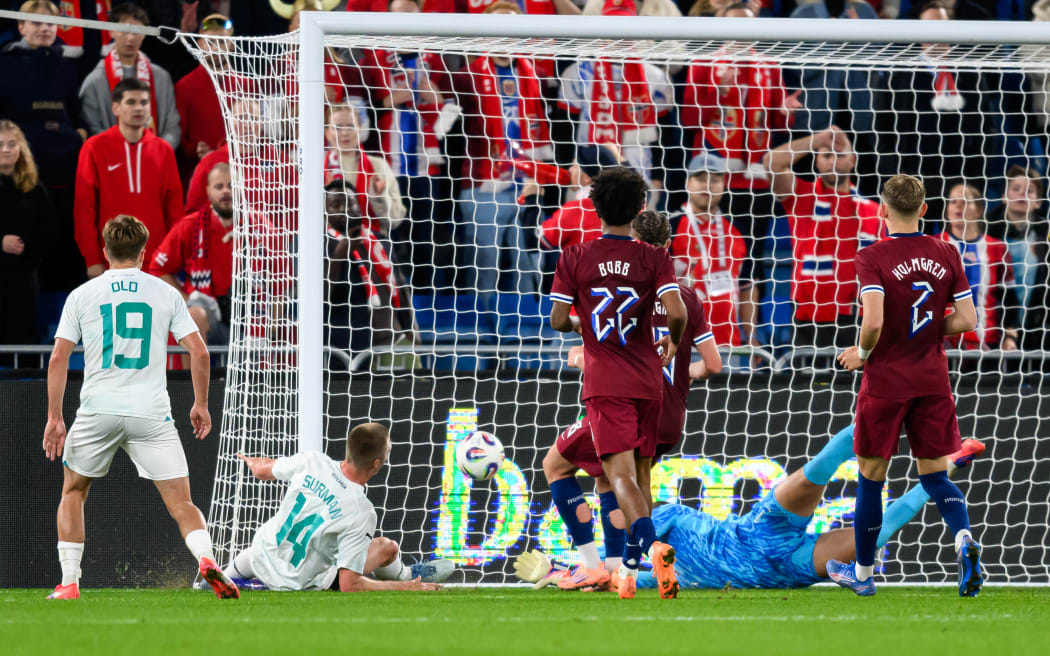 Finn Surman of New Zealand scores a goal against Norway in Oslo, 2025.