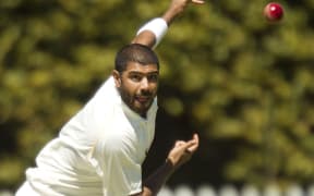 Jeetan Patel, will play for Warwickshire again in 2015.