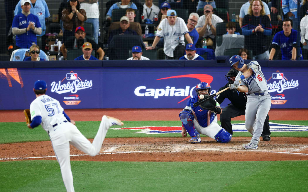 TORONTO, ONTARIO - NOVEMBER 02: Will Smith #16 of the Los Angeles Dodgers hits a home run against Shane Bieber #57 of the Toronto Blue Jays during the eleventh inning in game seven of the 2025 World Series at Rogers Center on November 02, 2025 in Toronto, Ontario.   Vaughn Ridley/Getty Images/AFP (Photo by Vaughn Ridley / GETTY IMAGES NORTH AMERICA / Getty Images via AFP)