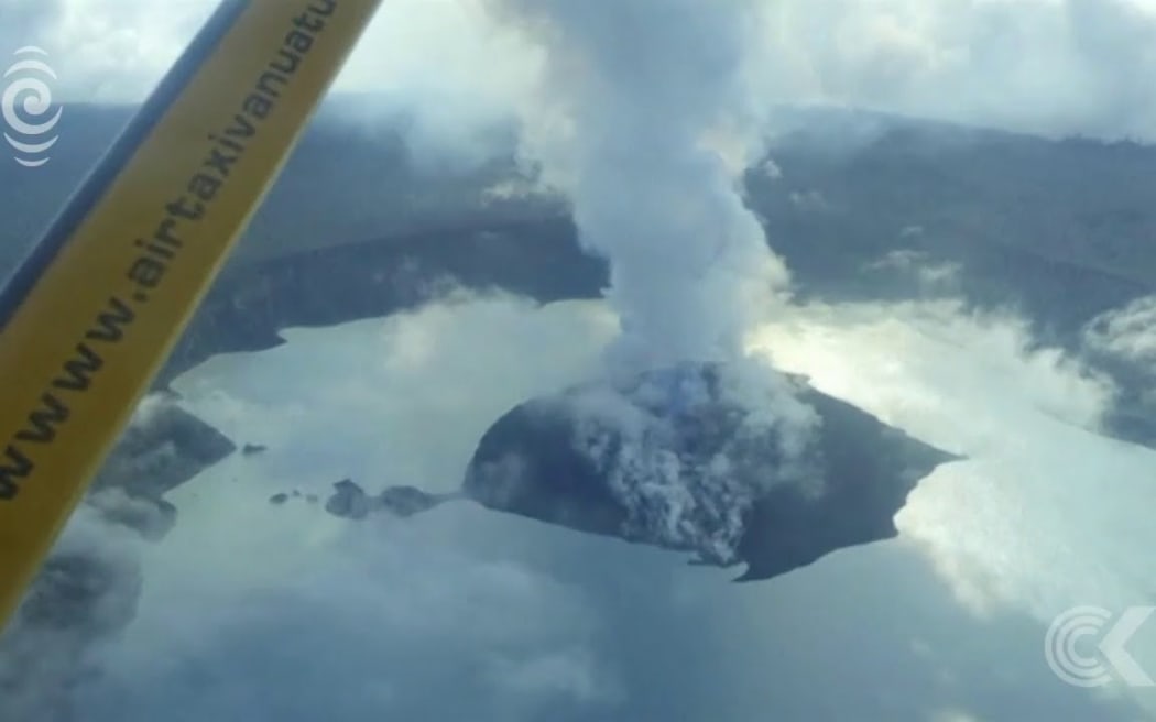 Volcanic cone grows in Vanuatu | RNZ News