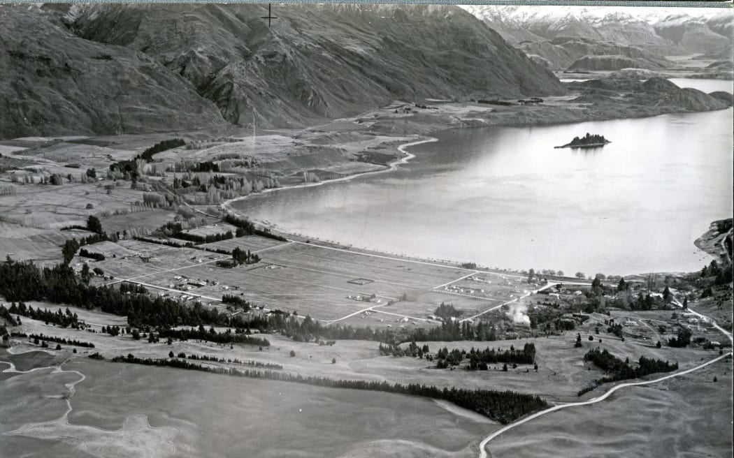 Aerial view of Lake Wanaka 1946