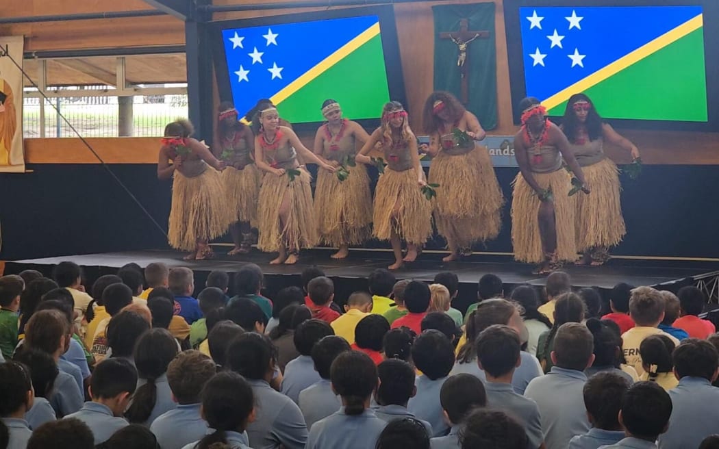 The Solomon Islands Auckland Wantok Association Inc visited Bruce Satchell's primary school to share a cultural showcase with his classmates.