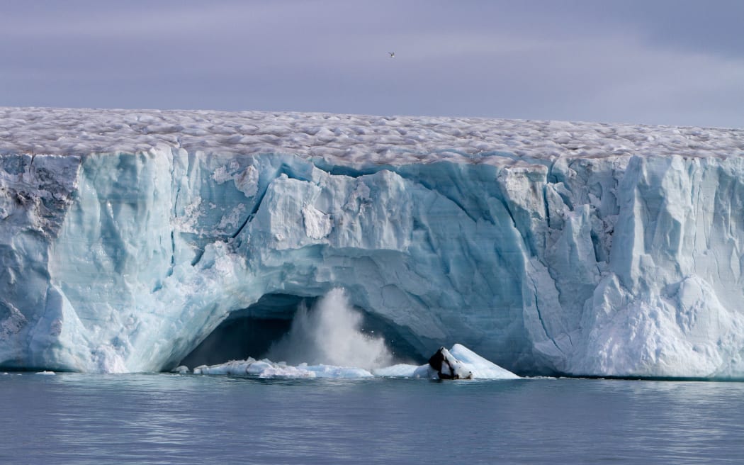 Large chunk breaks of glacier in Norway