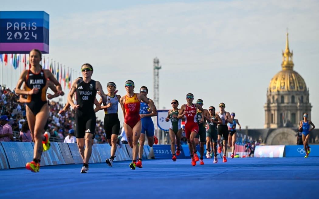 Athletes compete in the race during the women's individual triathlon at the Paris 2024 Olympic Games in central Paris on July 31, 2024. (Photo by Andrej ISAKOVIC / AFP)