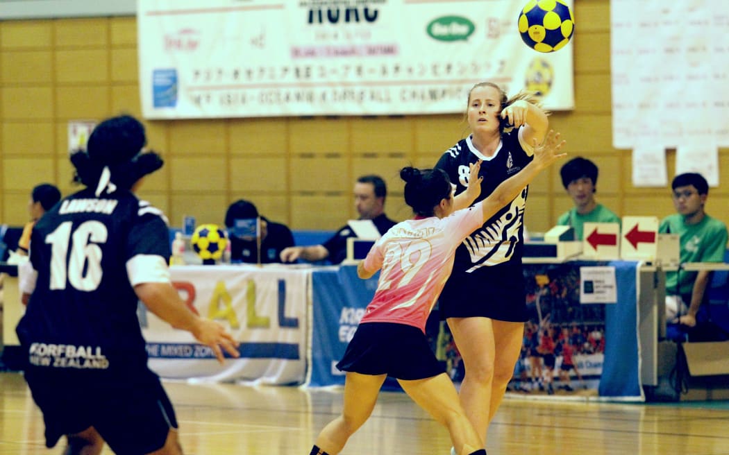 Netballer-turned-korfballer Nicole Lloyd, passing to NZ Koru captain Bevan Lawson, says korfball is faster and has more freedom than its cousin, netball.
