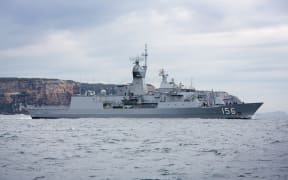 HMAS Toowoomba departs Sydney Harbour.