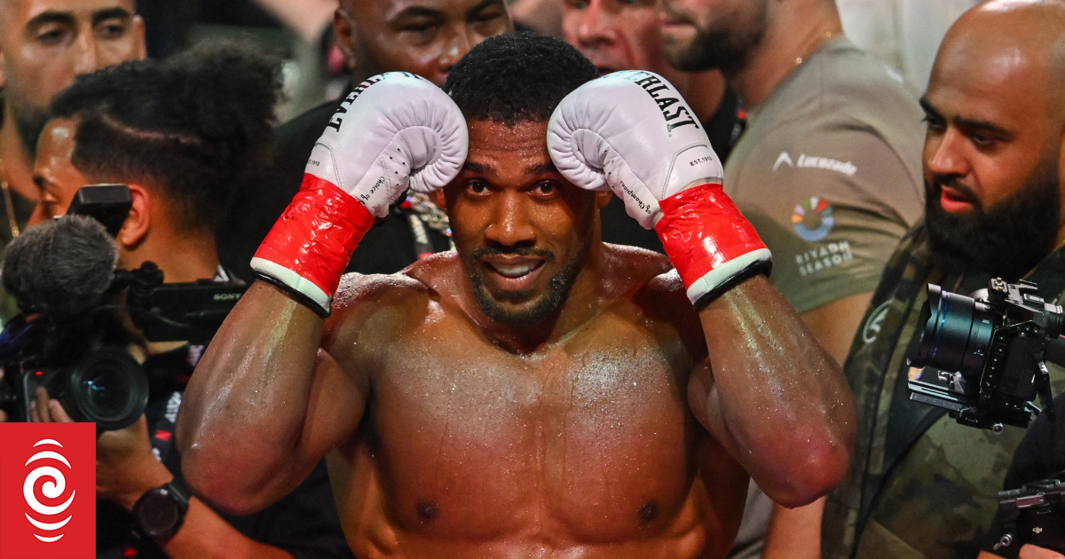 Burst tyre and speed contributed to Anthony Joshua crash, say investigators