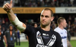 The Kiwis captain Simon Mannering thanks the crowd.