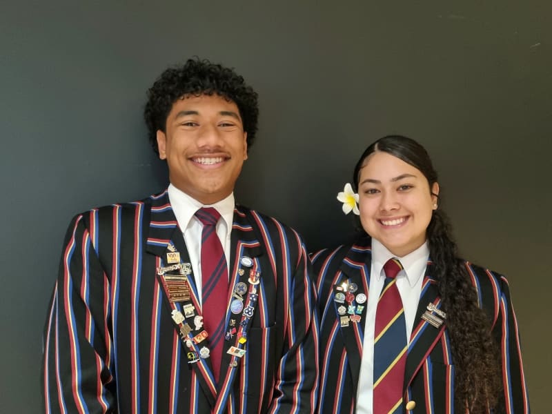 King's College Kapella choir members Athalia and Taani.