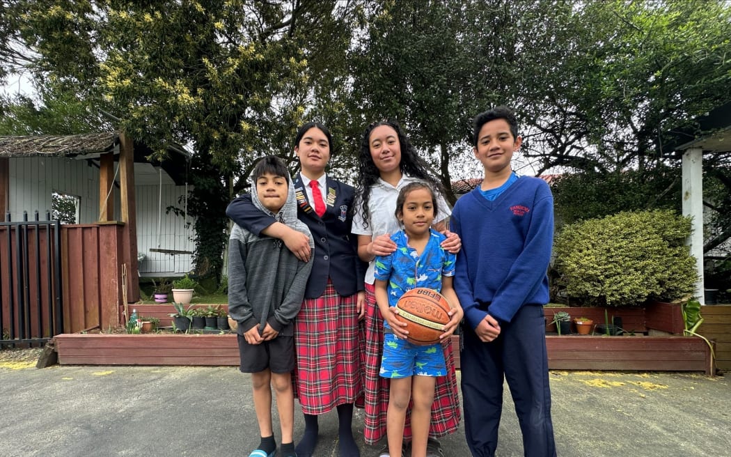 Avinis Siasau Ma'u with her family.