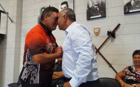 Hone Harawera (left) & Tukoroirangi "Tuku" Morgan seal the new deal.
