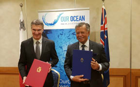 Cook Islands PM Henry Puna and Malta's Foreign Minister Carmelo Abela